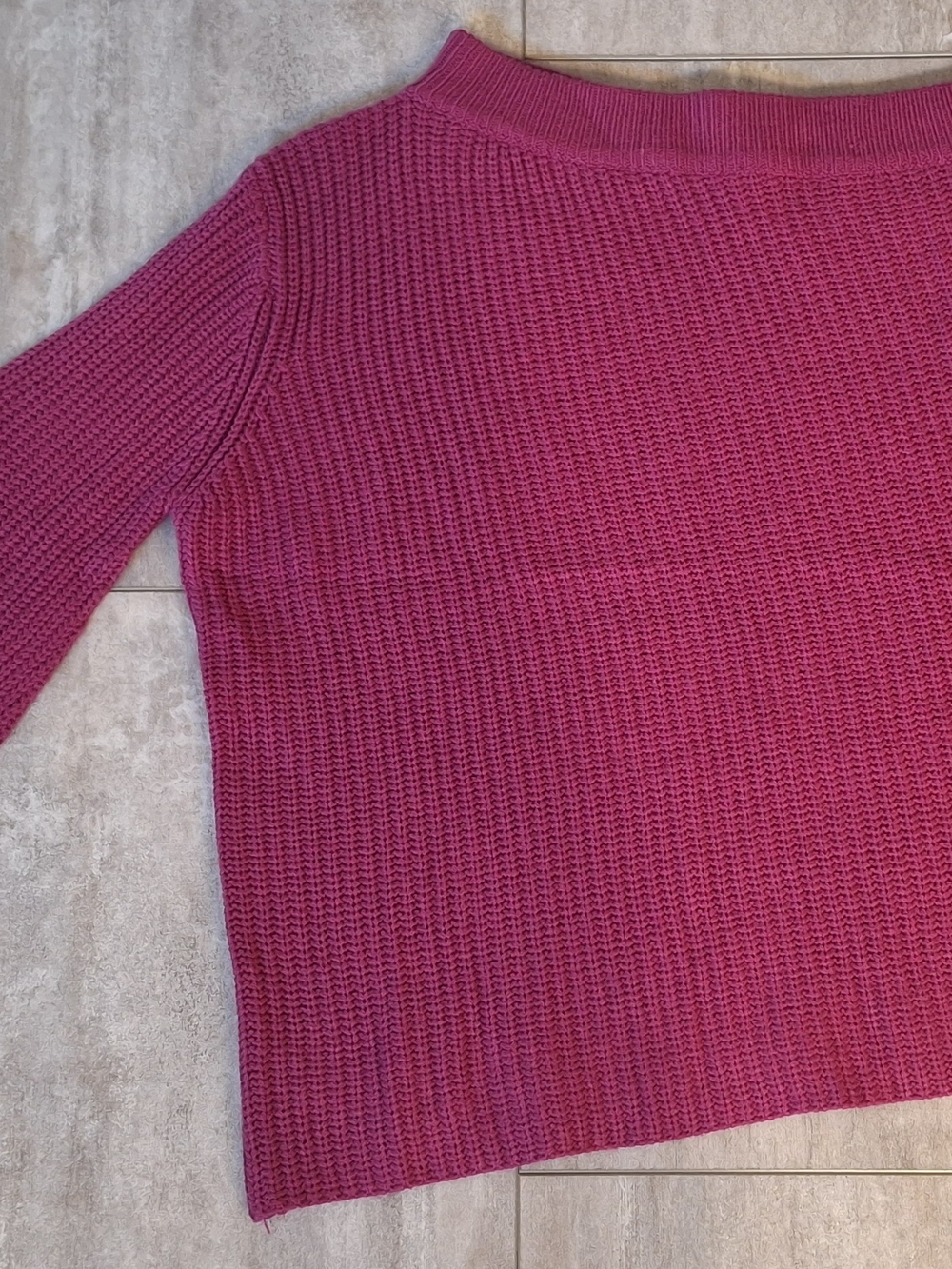 Women's Crewneck Waffle Knit Sweater in Fuchsia